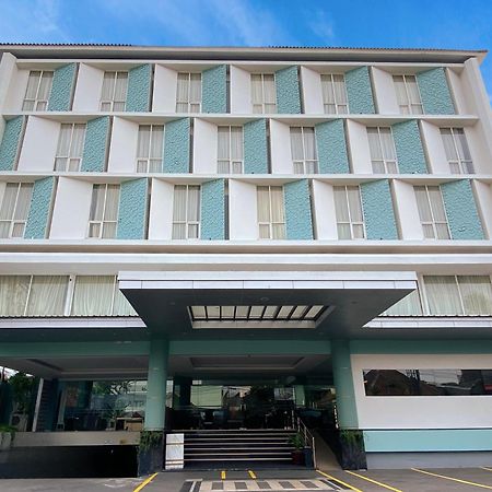 Luxury Malioboro Hotel Yogyakarta Exteriör bild
