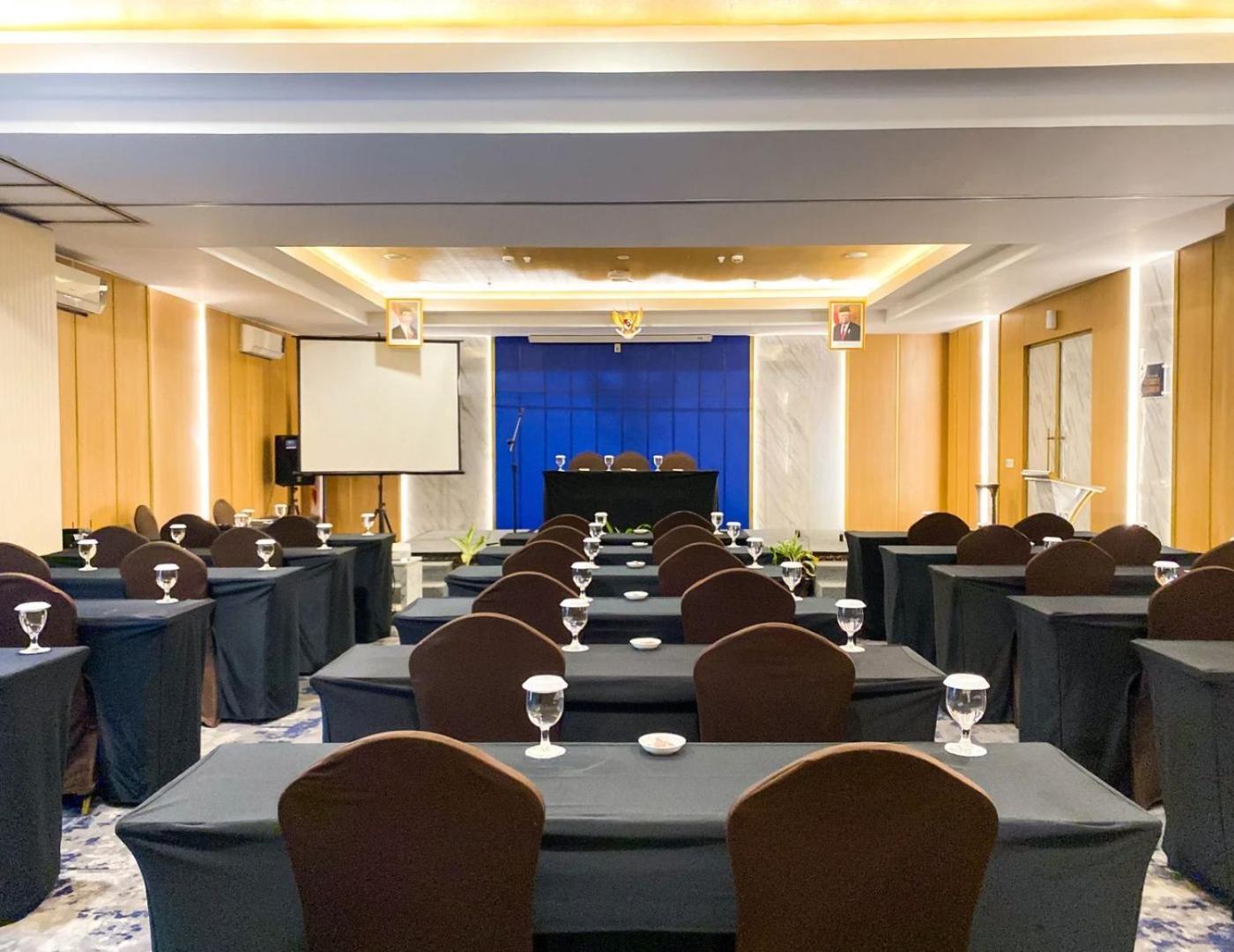 Luxury Malioboro Hotel Yogyakarta Exteriör bild