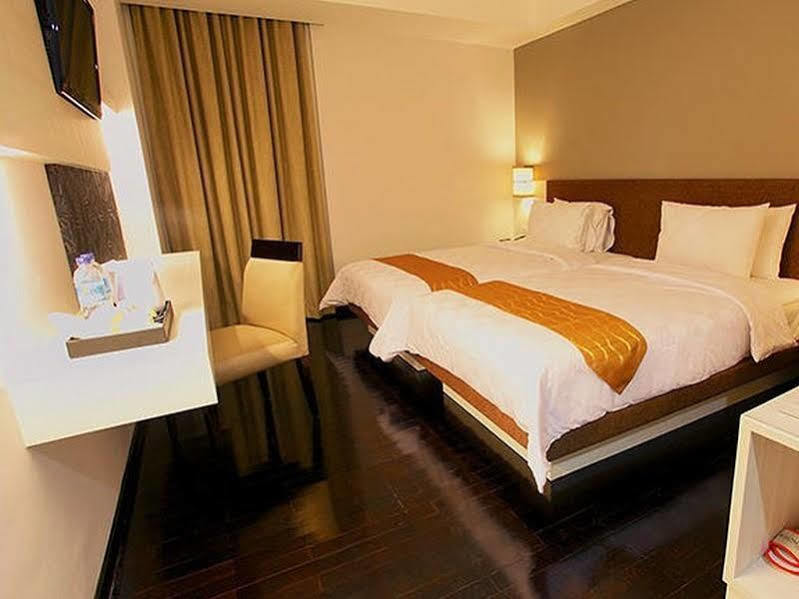 Luxury Malioboro Hotel Yogyakarta Exteriör bild