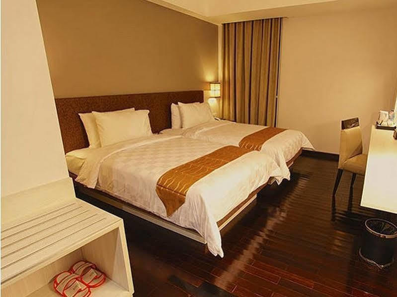 Luxury Malioboro Hotel Yogyakarta Exteriör bild