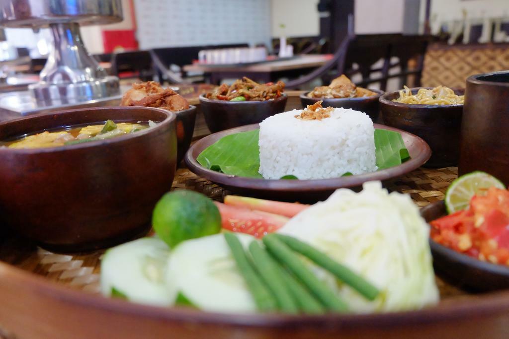 Luxury Malioboro Hotel Yogyakarta Exteriör bild