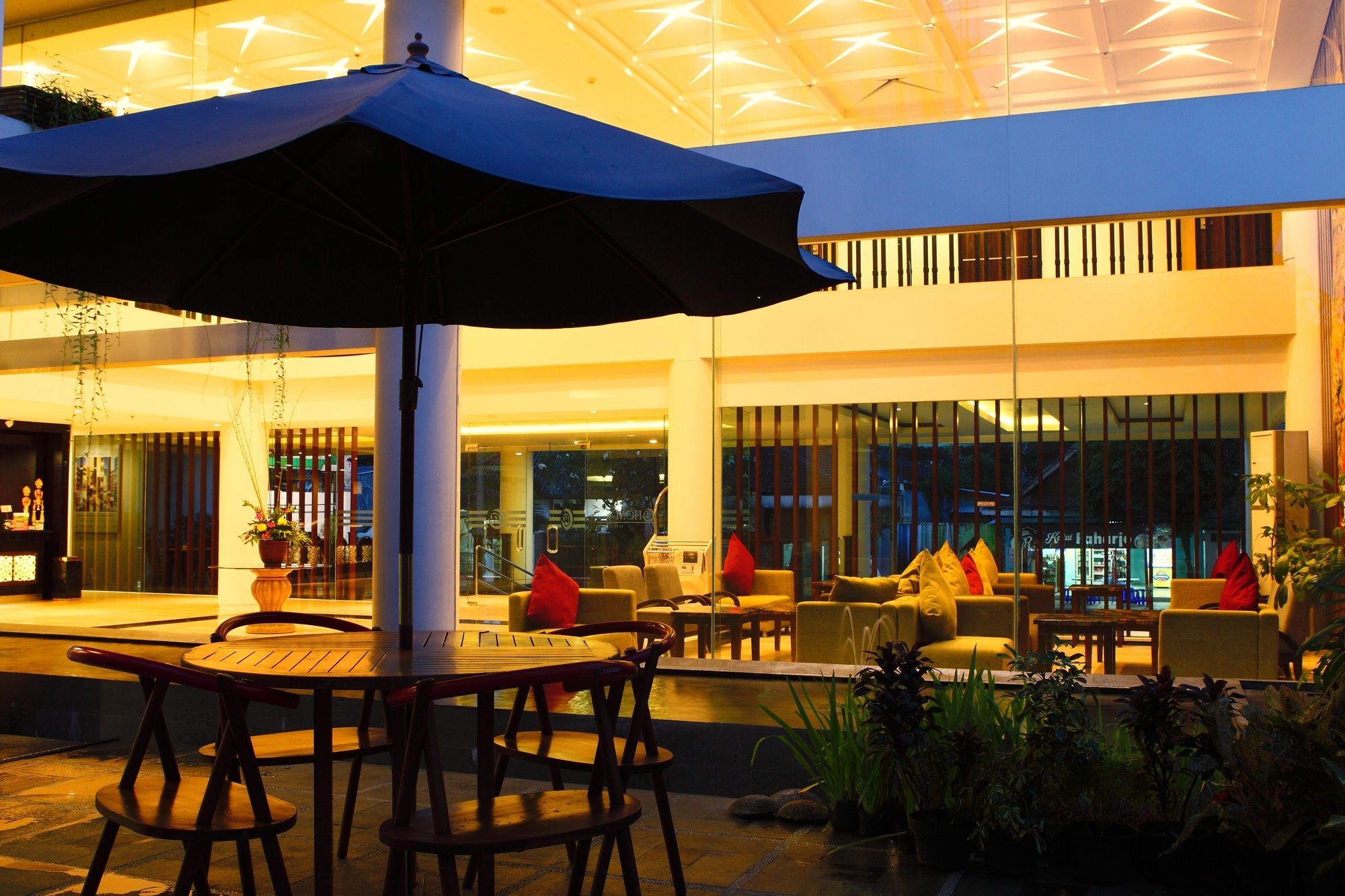 Luxury Malioboro Hotel Yogyakarta Exteriör bild